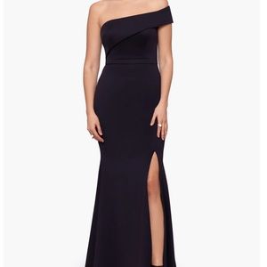 XSCAPE EVENINGS "ANDIE" LONG SCUBA CREPE DRESS